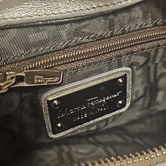 Salvatore Ferragamo Gancini Shoulder or hobo Bag. - Picture 12 of 15